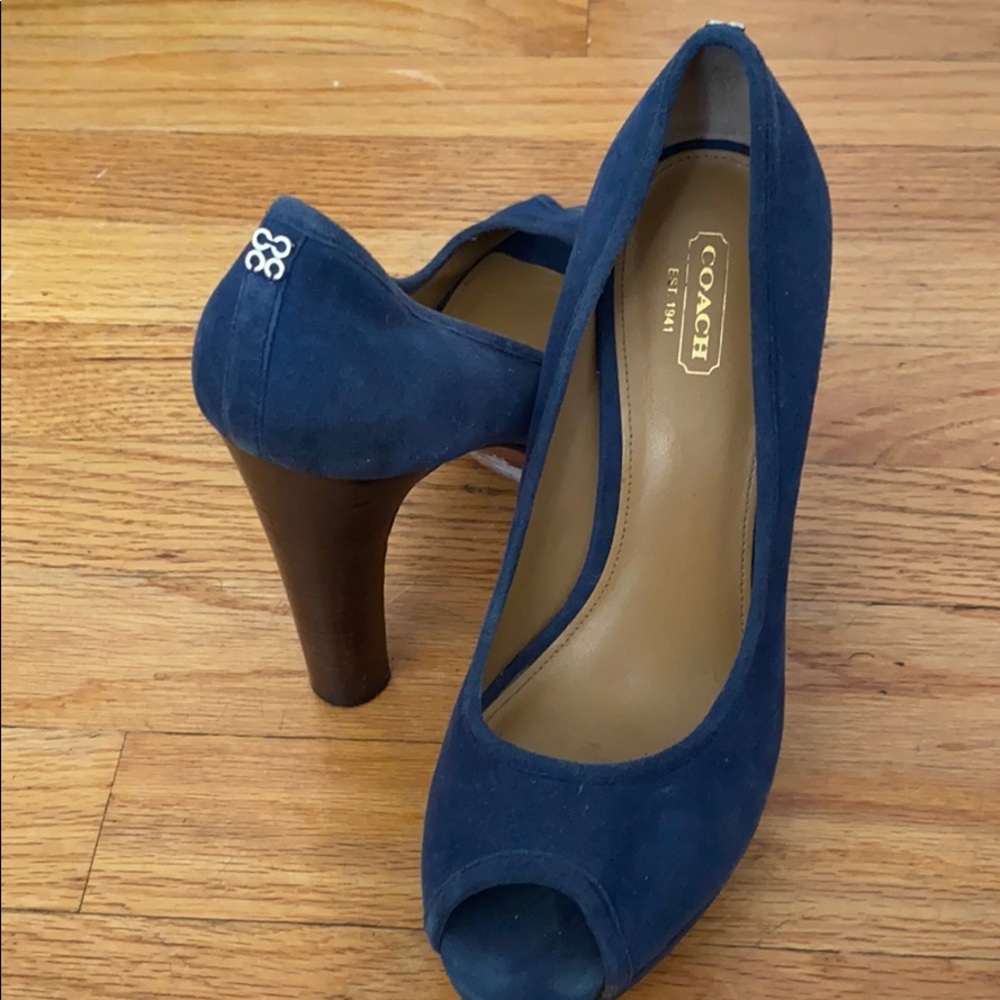 Peep toe pumps